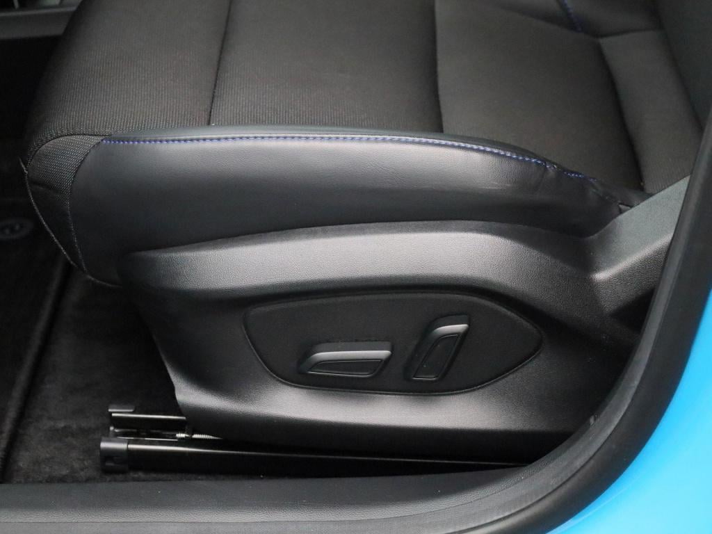 MG Mg4 64 kwh luxury all-season banden / navigatiesysteem / carplay / remot