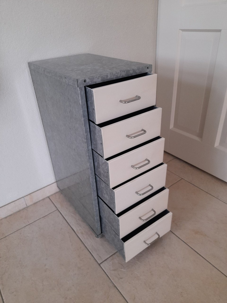 Metalen Ladenkastje  41,5 x 28 x 69H  (in goede staat )