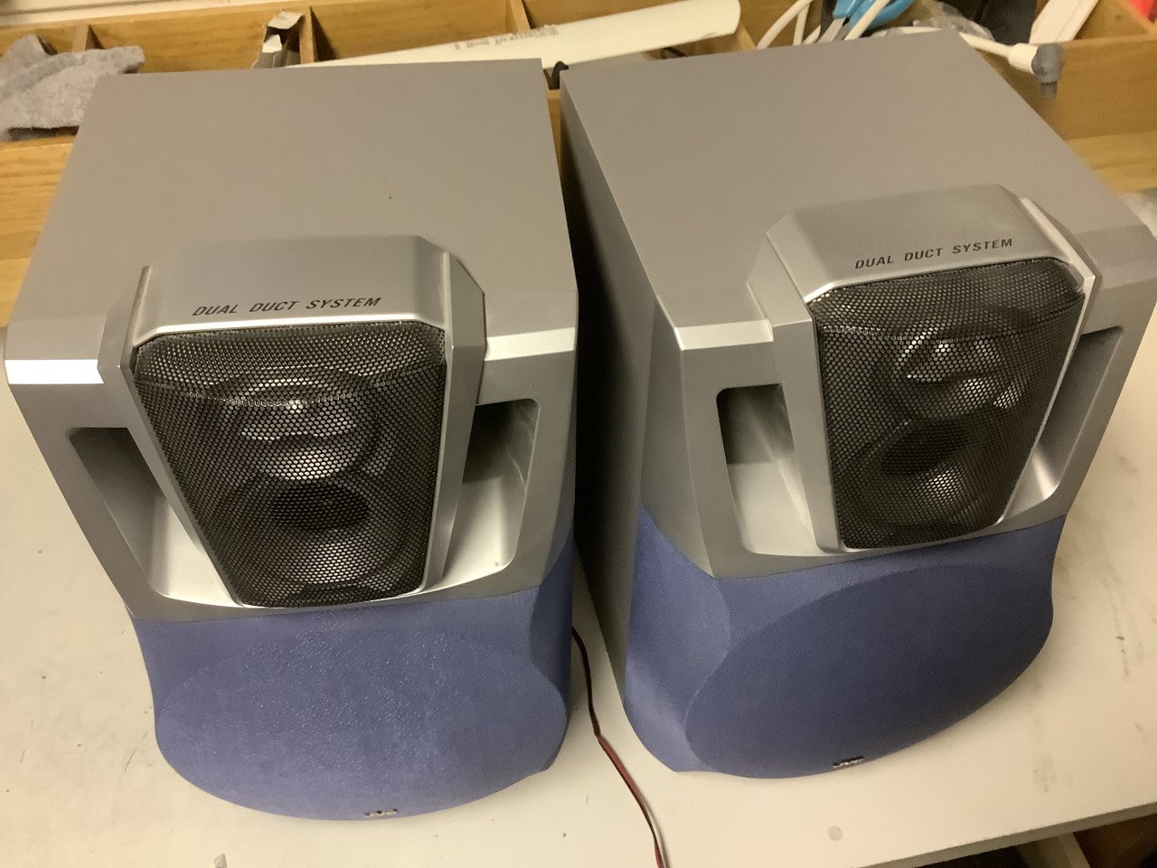 Set speakers JVC 6 Ohm, 60 Watt.