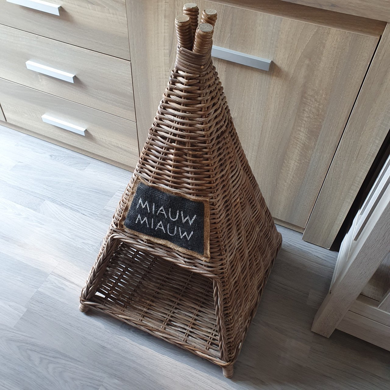 Katten tipi tent van rotan
