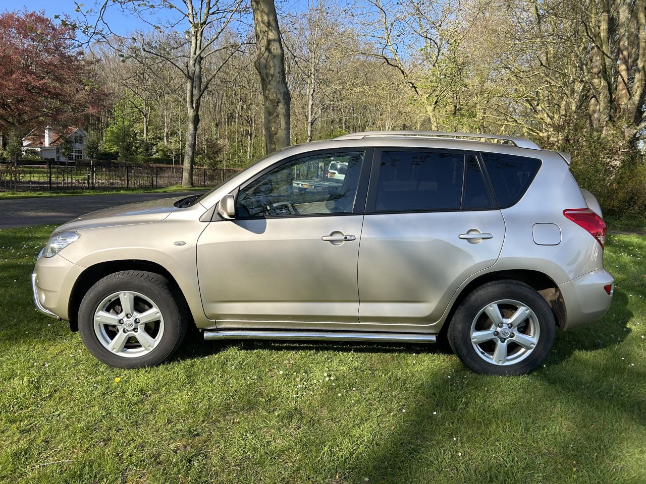 Toyota rav4 2.0i Automaat leder verw zitting apk bull bar trekhaak 93