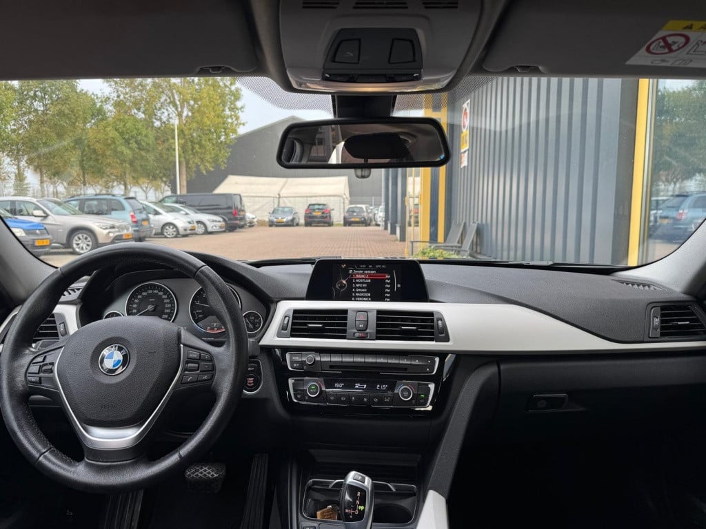 BMW 3-serie 318i executive automaat