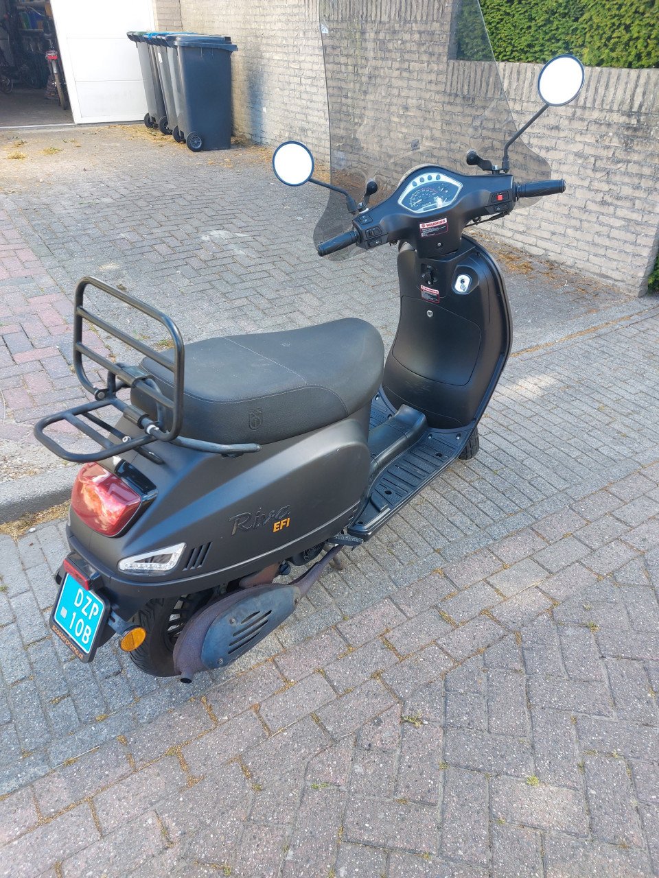 Te koop prima BTC Riva blauw kenteken ) scooter promo.