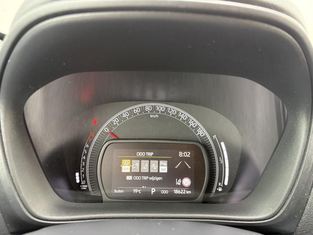 Toyota Aygo x 1.0 vvt-i s-cvt premium design pack/adaptive cruise/clima/vol