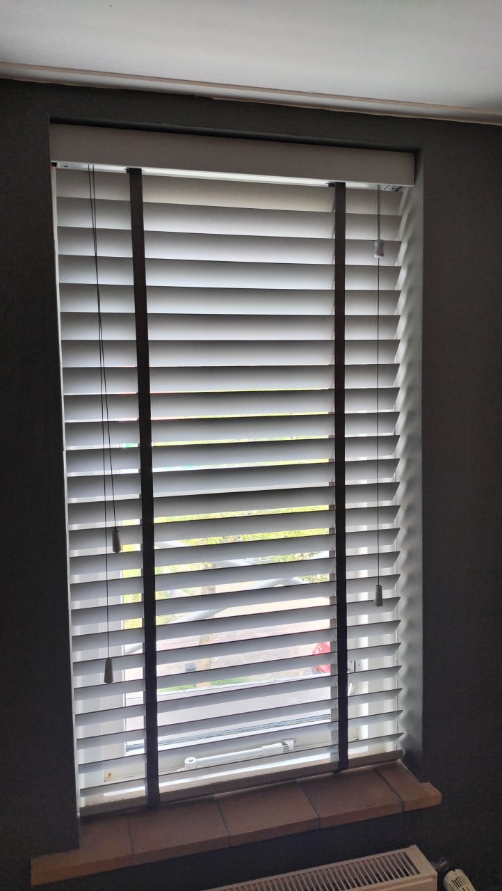 2 stuks Jasno. Blinds / houten luxaflex