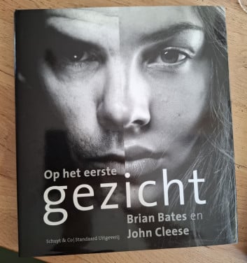 Op het eerste gezicht, door Brian Baytes en John Cleese