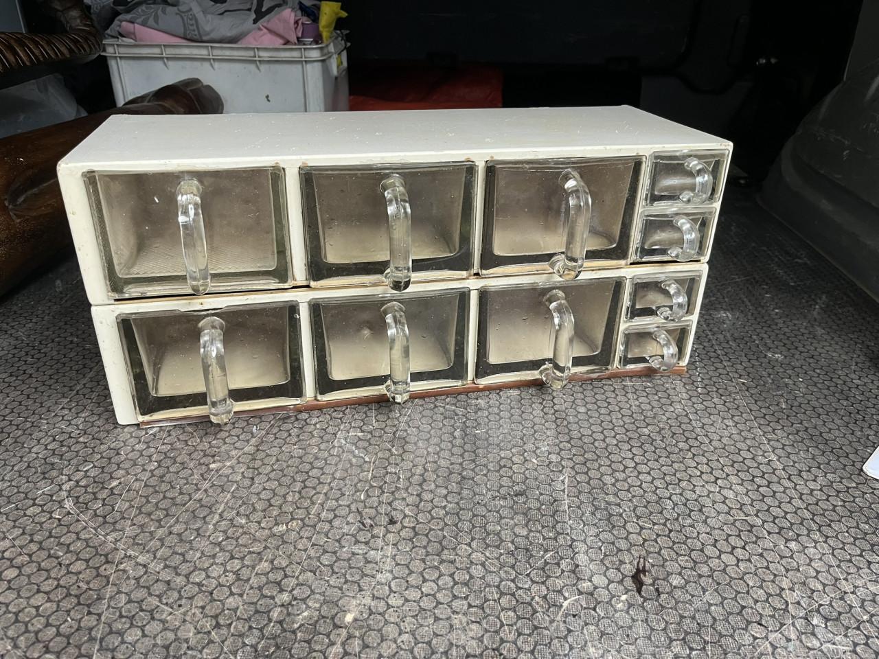 Kruidenkastje met glazen bakjes