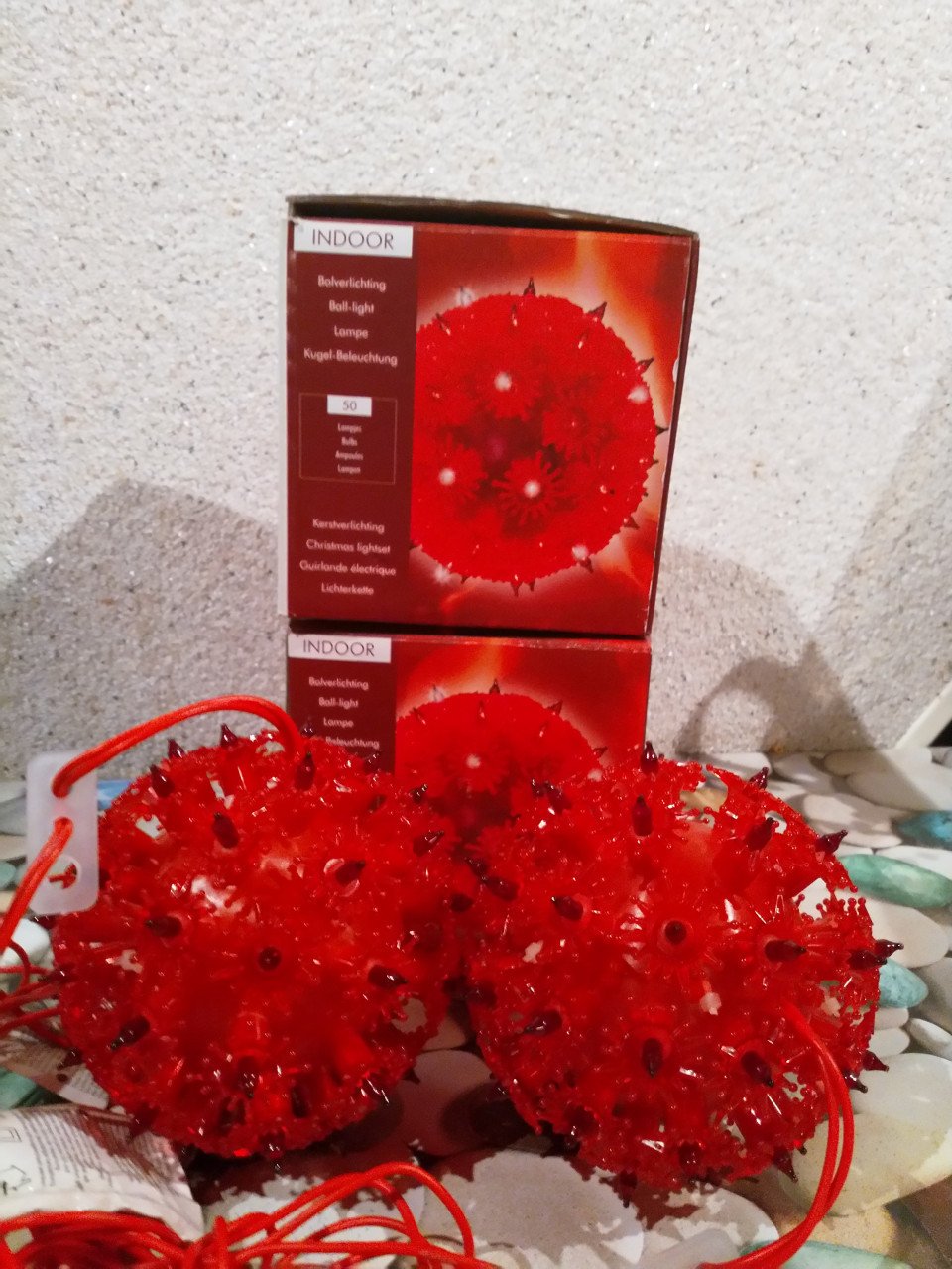 Nieuw: 2 rode bollen met verlichting