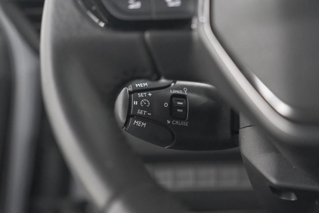 Peugeot 2008 puretech 100 allure | camera | navigatie | parkeersensoren | a