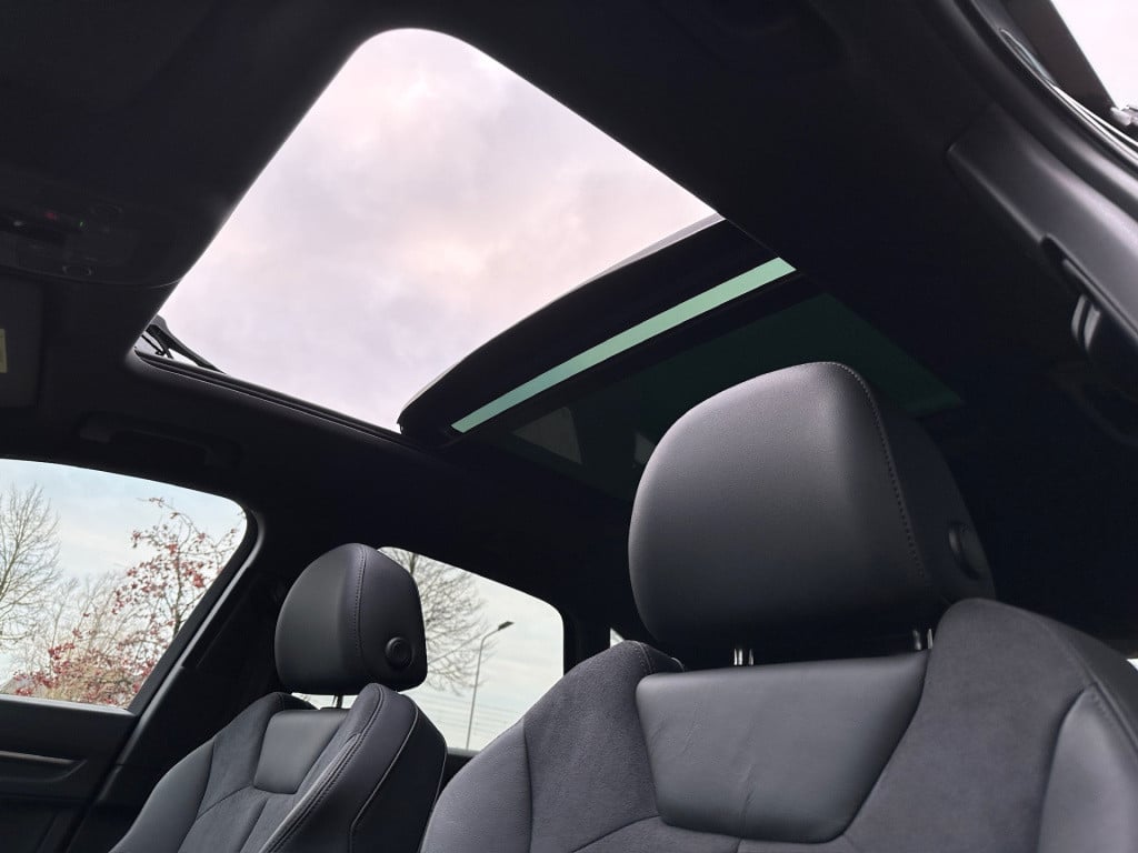 Audi Q3 35 tfsi s-line | panoramadak | zwart optiek | trekhaak | camera | e