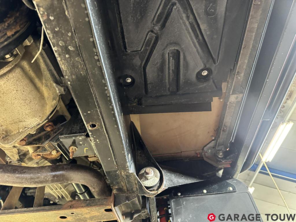 Land Rover Defender 2.2 d sw 90" adventure+ limited edition