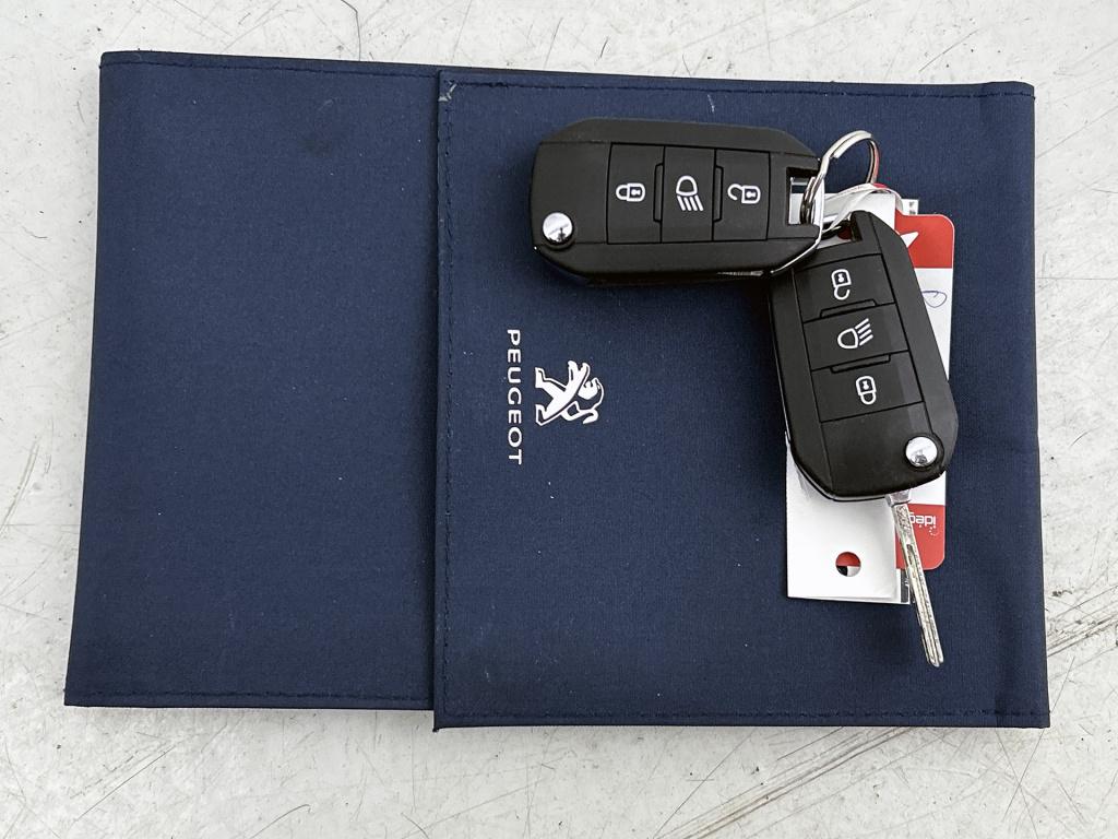 Peugeot 3008 130 pk automaat gt line | rijklaar lederen bekleding | camera 