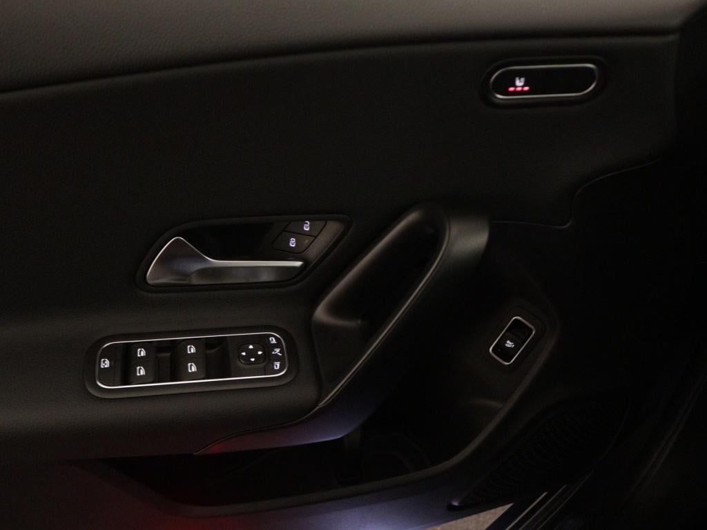 Mercedes-Benz Cla 180 star edition | dodehoekassistent | parkeerpakket met