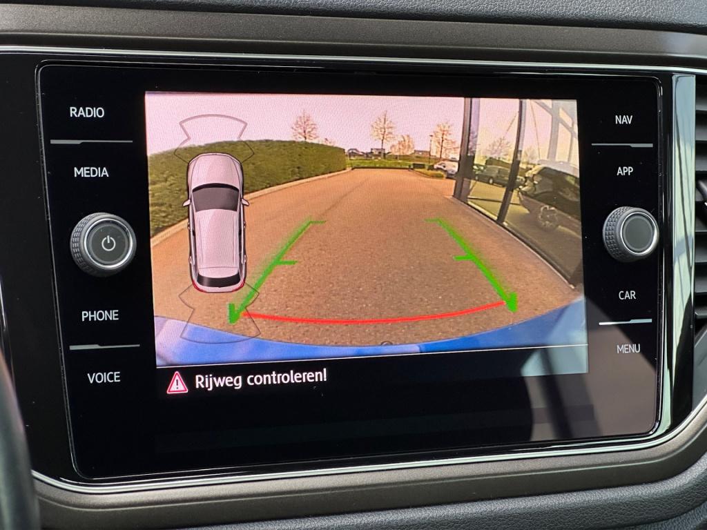 Volkswagen T-roc 1.5 tsi 150pk style | trekhaak | navi | camera | carplay |