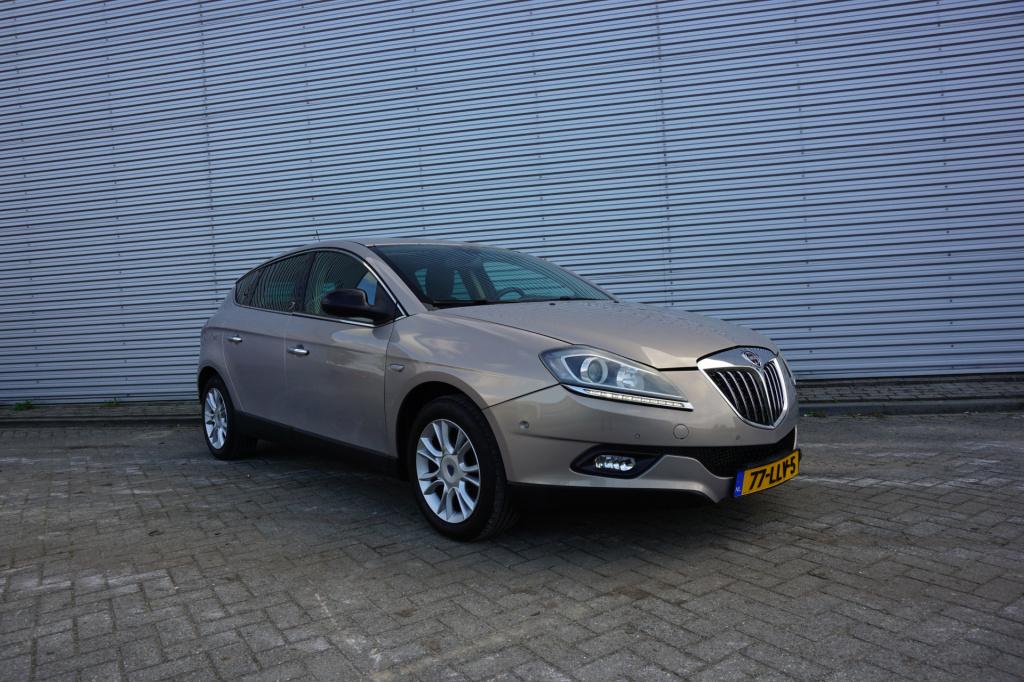 Lancia Delta 1.4-16v oro climate / navi / cruise / parkeers. / elektr. rame