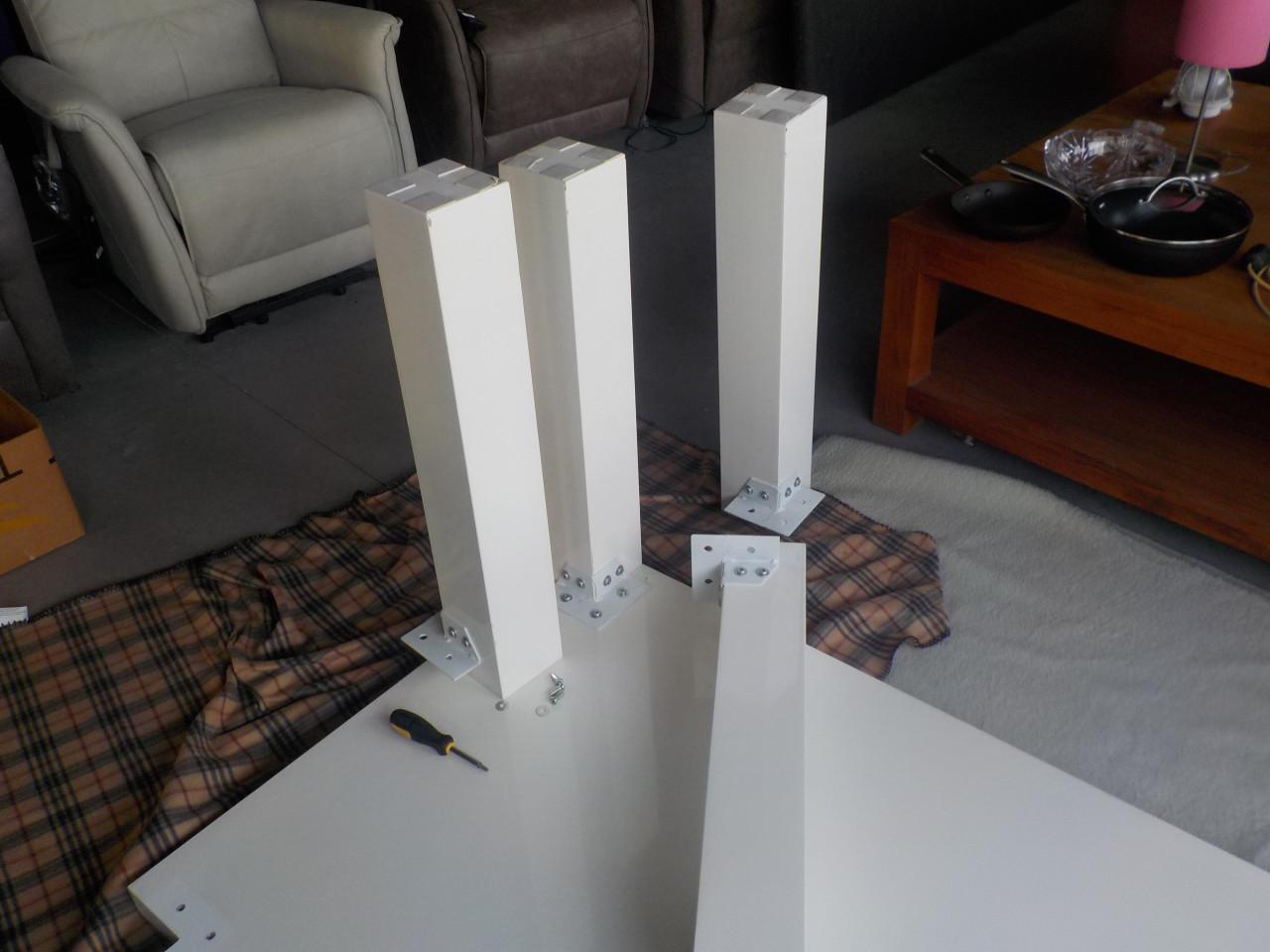 Wit glazende eettafel 200 x 100 cm in zeer goede staat