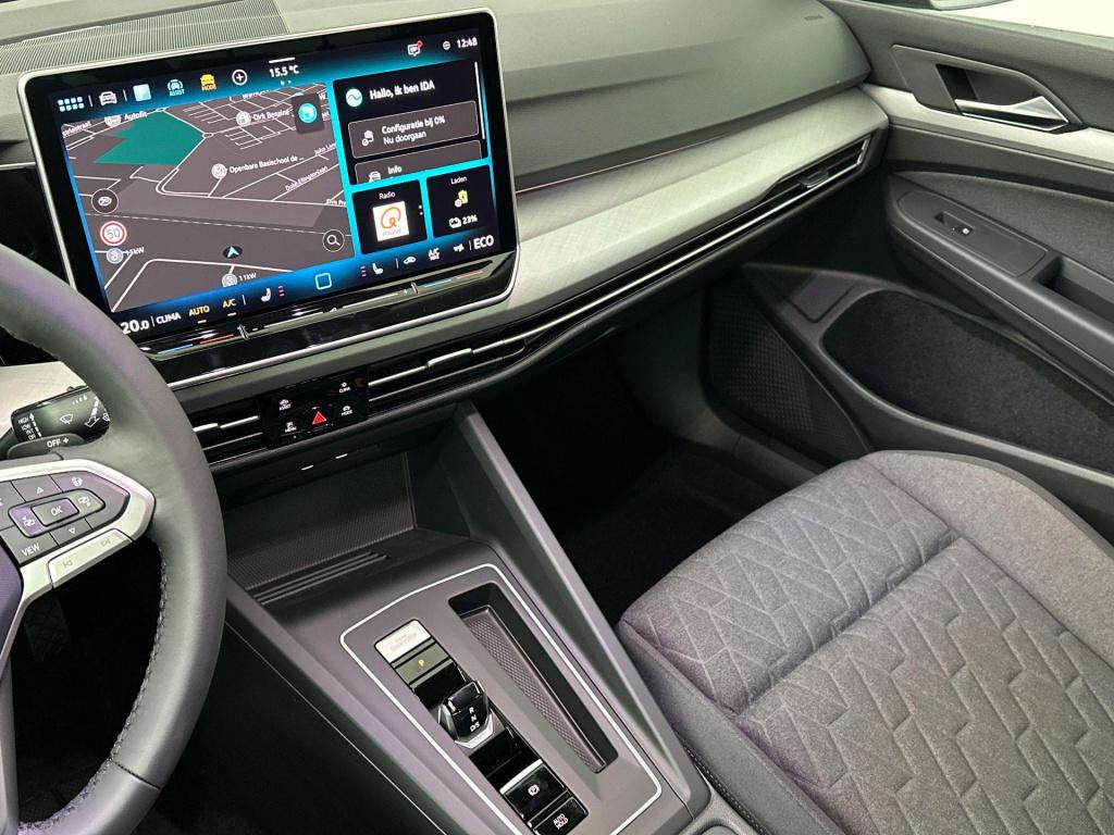 Volkswagen Golf life edition plug in hybride 204 pk