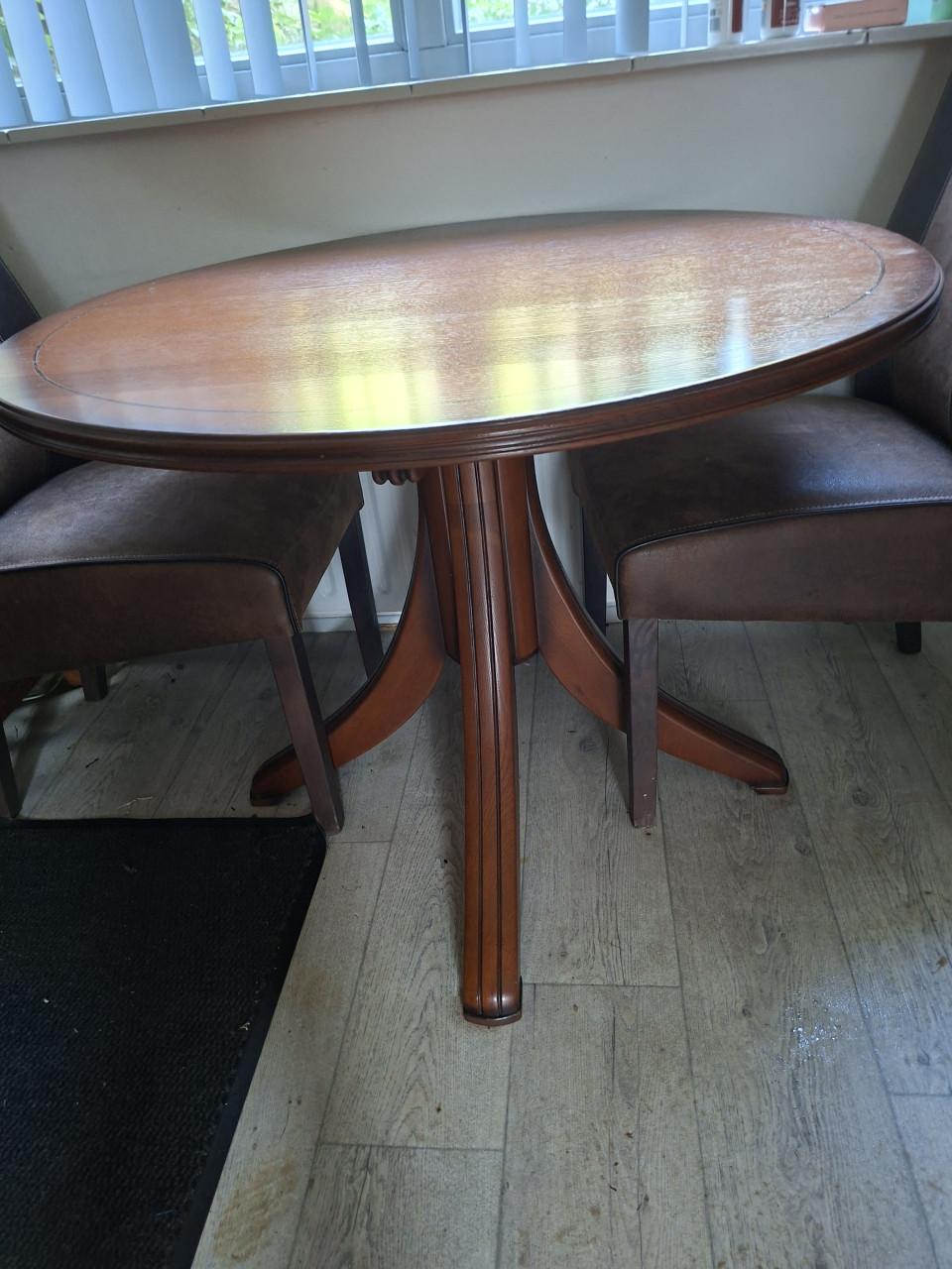 GROTE SALON TAFEL MET 4 LADEN PUNT GAAF