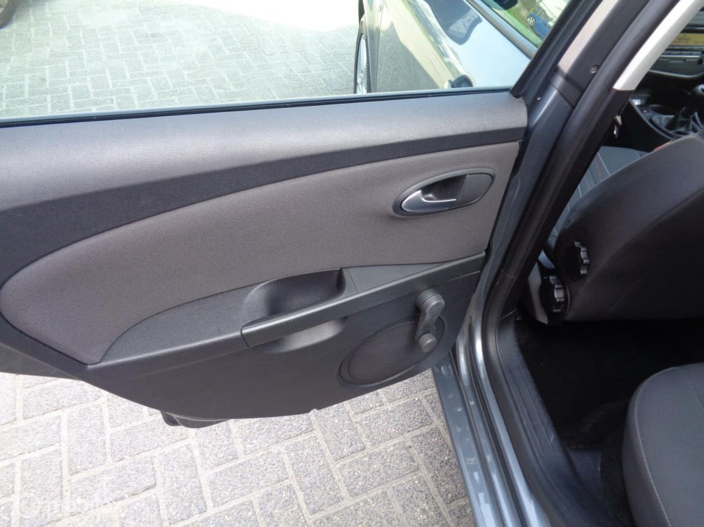 Seat Leon 1.2 tsi ecomotive copa/airco/lm velgen/trekhaak/nieuwe ketting!