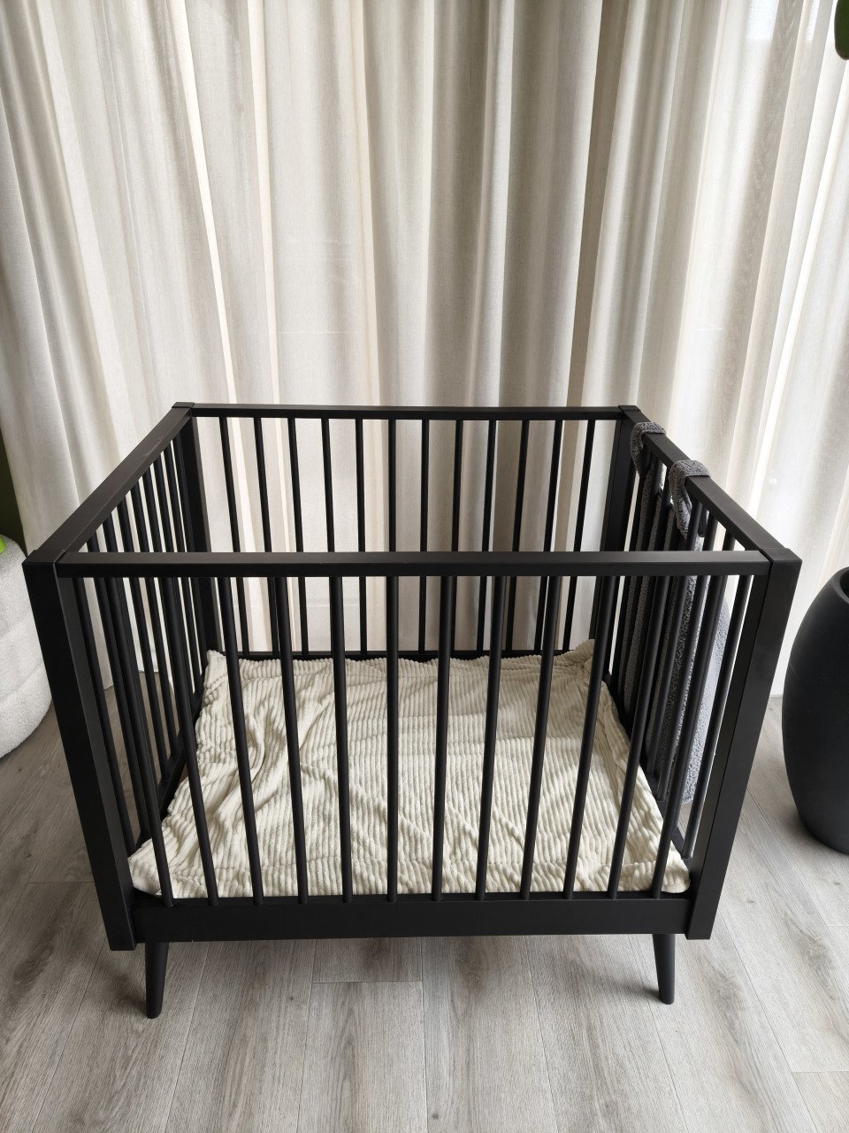 Mat zwarte baby box te koop
