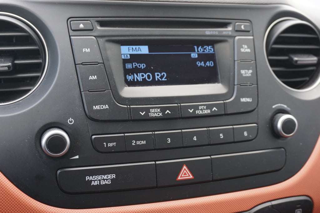 Hyundai I 10 1.0i i-motion comfort 1e eigenaar / airco / elektr. ramen / na