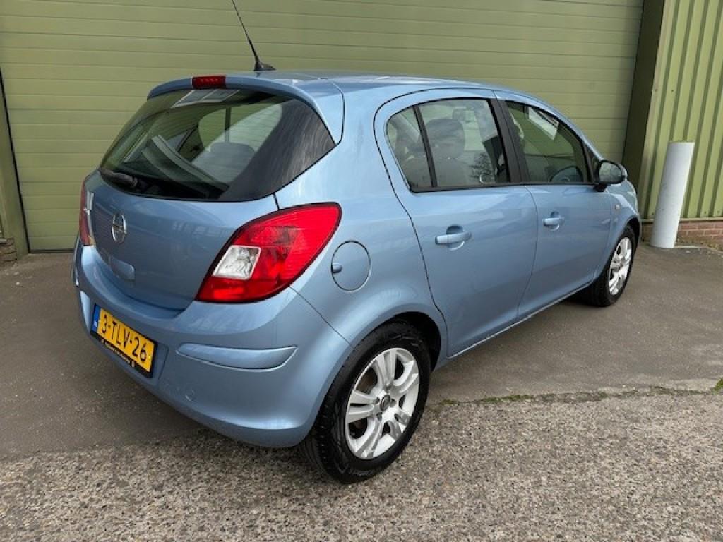 Opel Corsa 1.4 - 16v business +