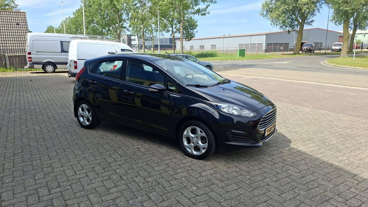 Ford Fiesta 1.0 Champion 5 deurs bj:2013 airco lm-velgen apk 2027 !!