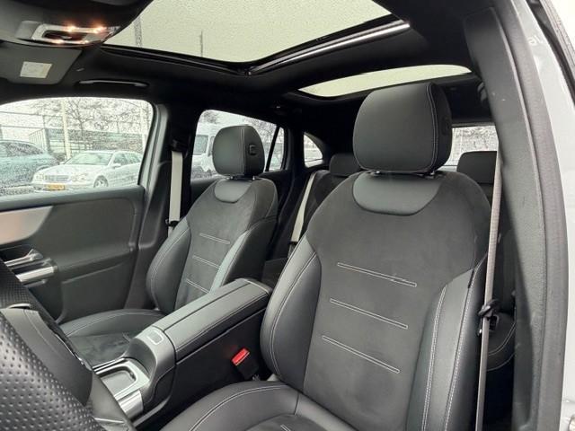 Mercedes-Benz Gla-klasse 180 amg line i 2025 i panorama dak i manufaktur al