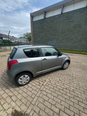 🚗 Te koop: Suzuki Swift uit 2007 – Lelijk maar loyaal 🚗
