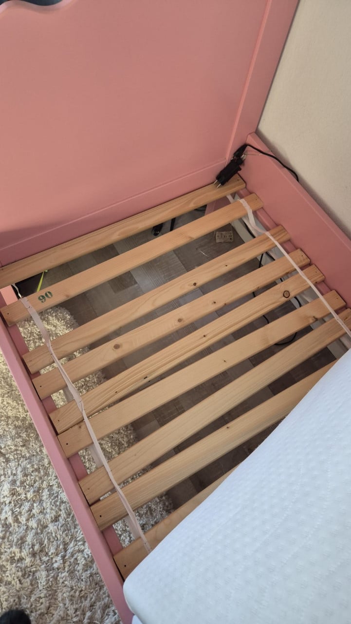 Roze kinderbed