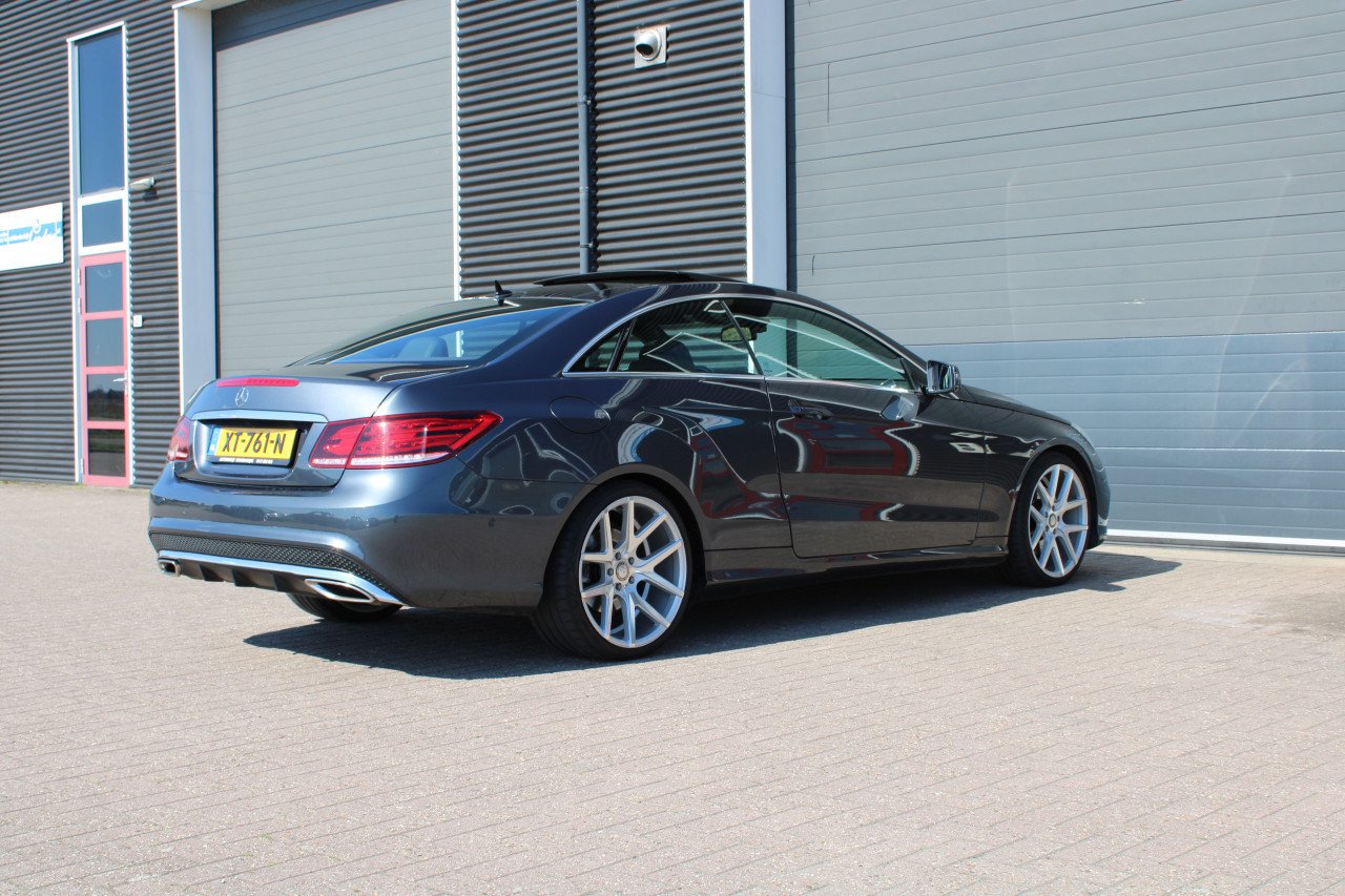 Mercedes-Benz E-Klasse E220 CDI Coupe AMG PANO