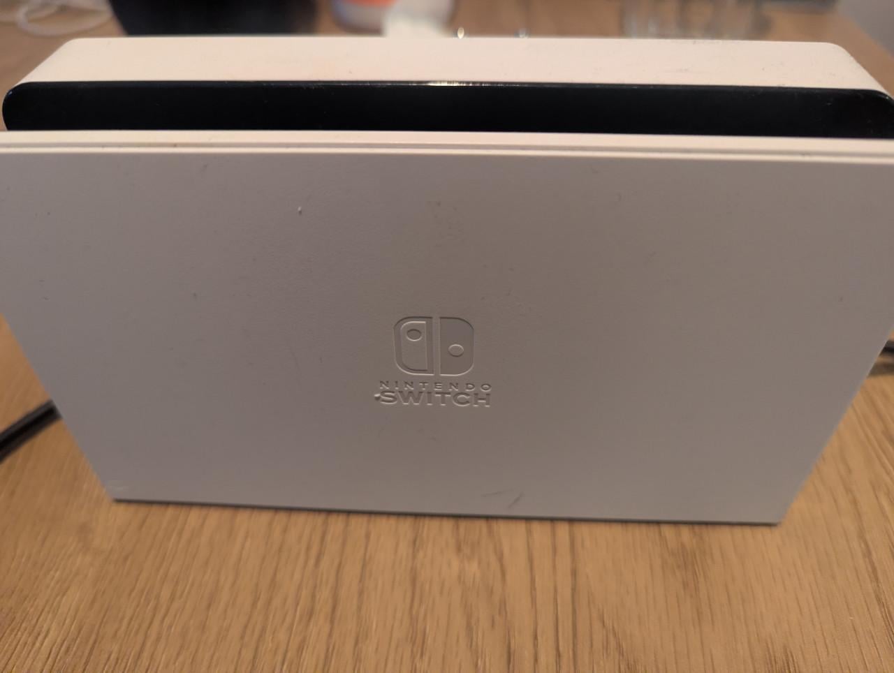Nintendo Switch OLED + Opberghoes + 256GB Extra Geheugen