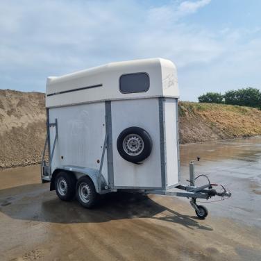 Weijer paardentrailer
