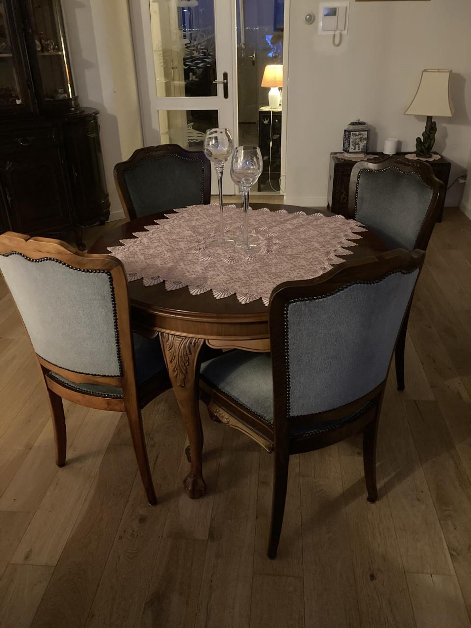 Eettafel met 4 stoelen