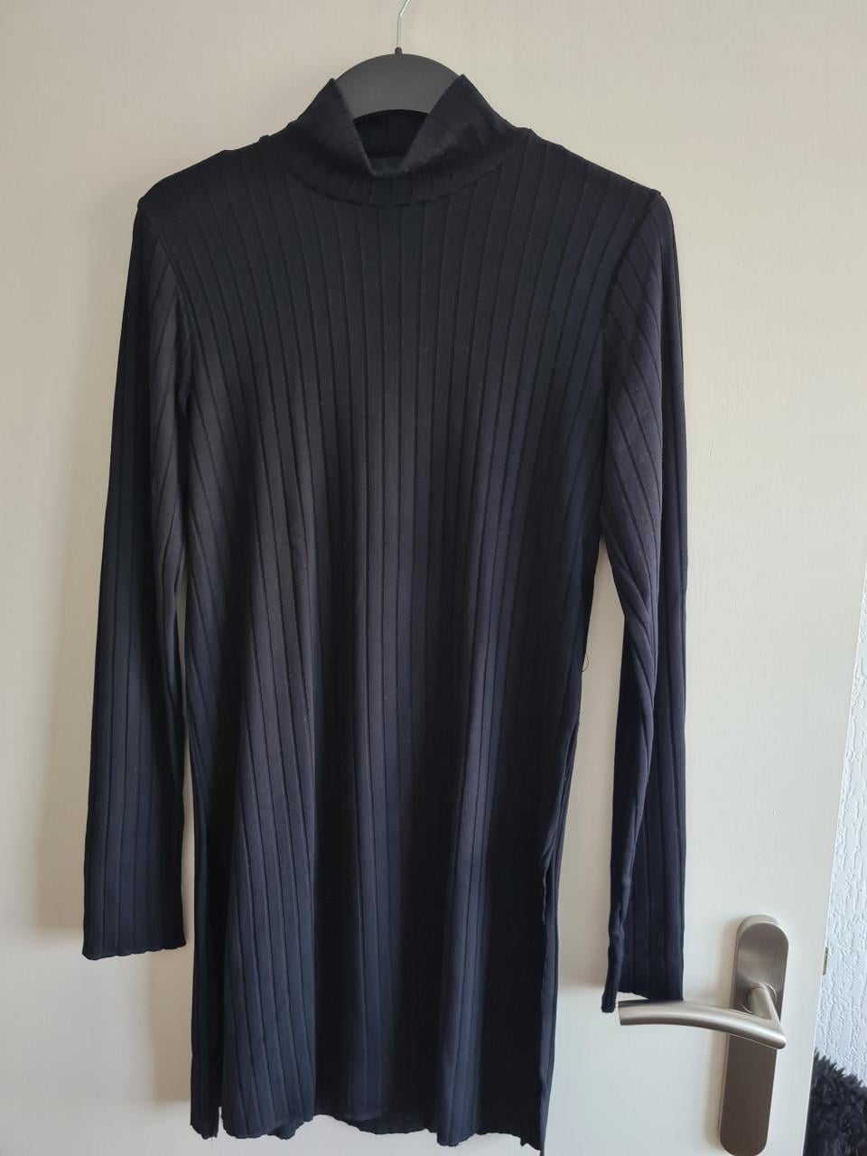 Zara lange zwarte kol trui met splitten Maat M