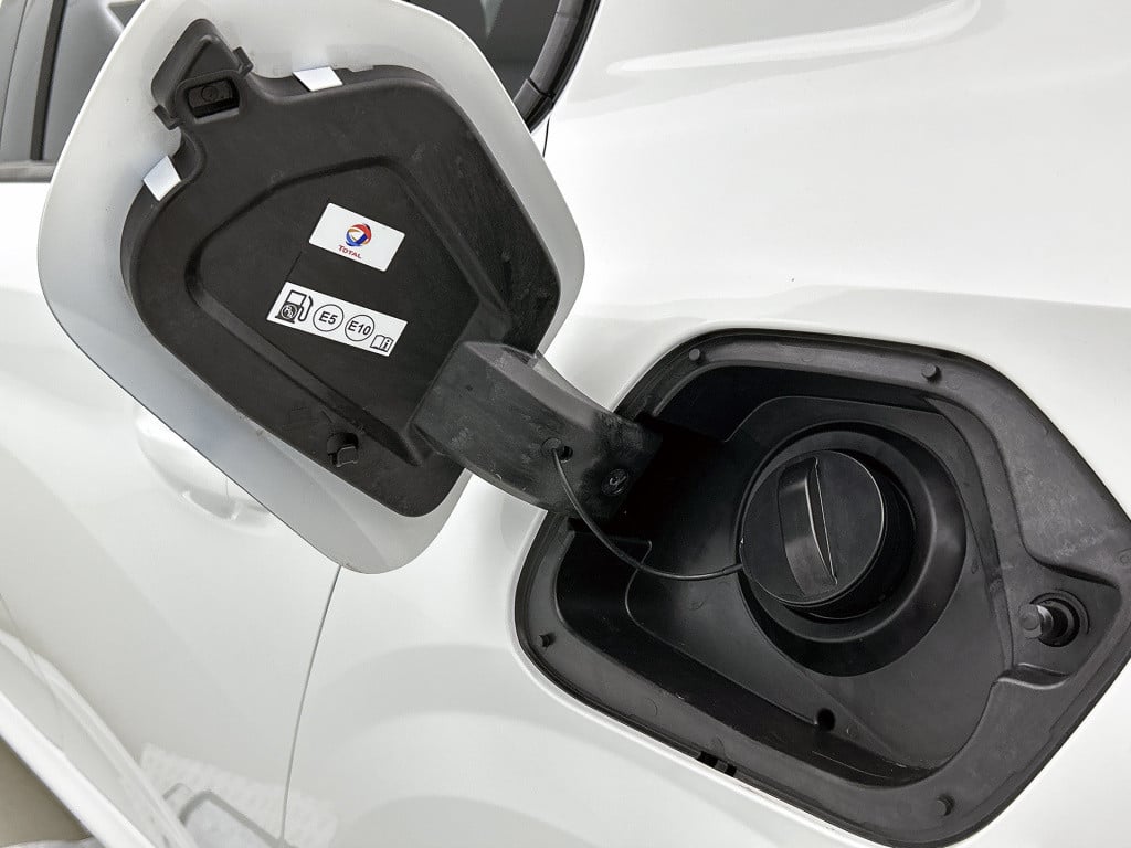 Peugeot 208 100 pk allure | rijklaar | navi | camera achter |
