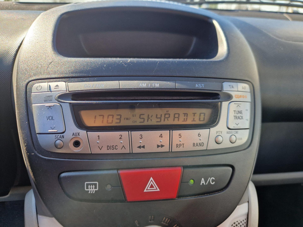Peugeot 107 1.0-12v xs | airco | achterspoiler | velgen ''15 | toerenteller