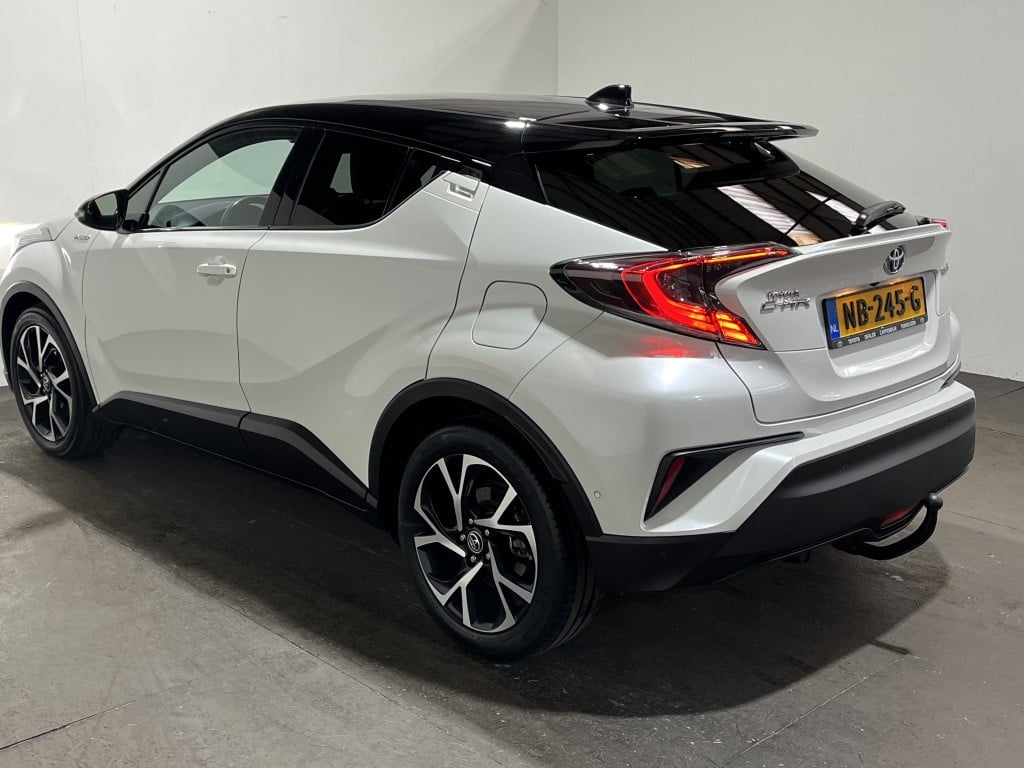 Toyota C-hr 1.8 hybrid bi-tone plus | leer | camera | trekhaak |