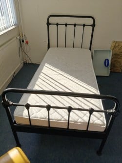 Metalen Bed