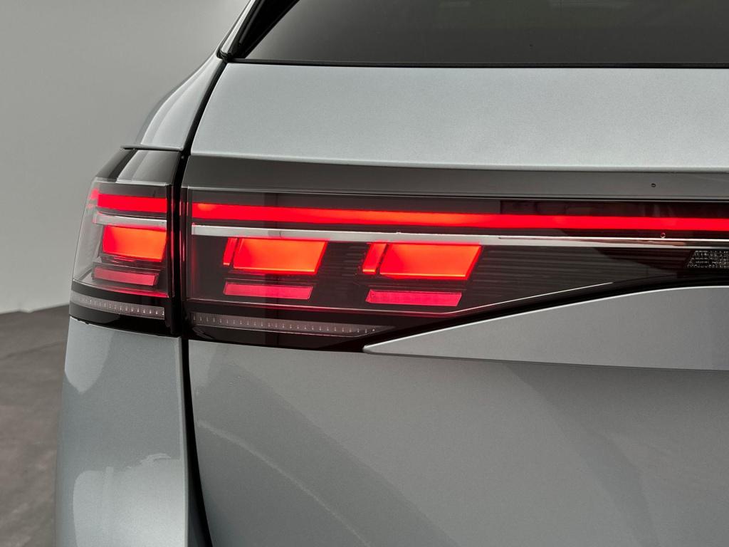 Volkswagen Passat variant 1.5 ehybrid elegance business dsg6 204pk