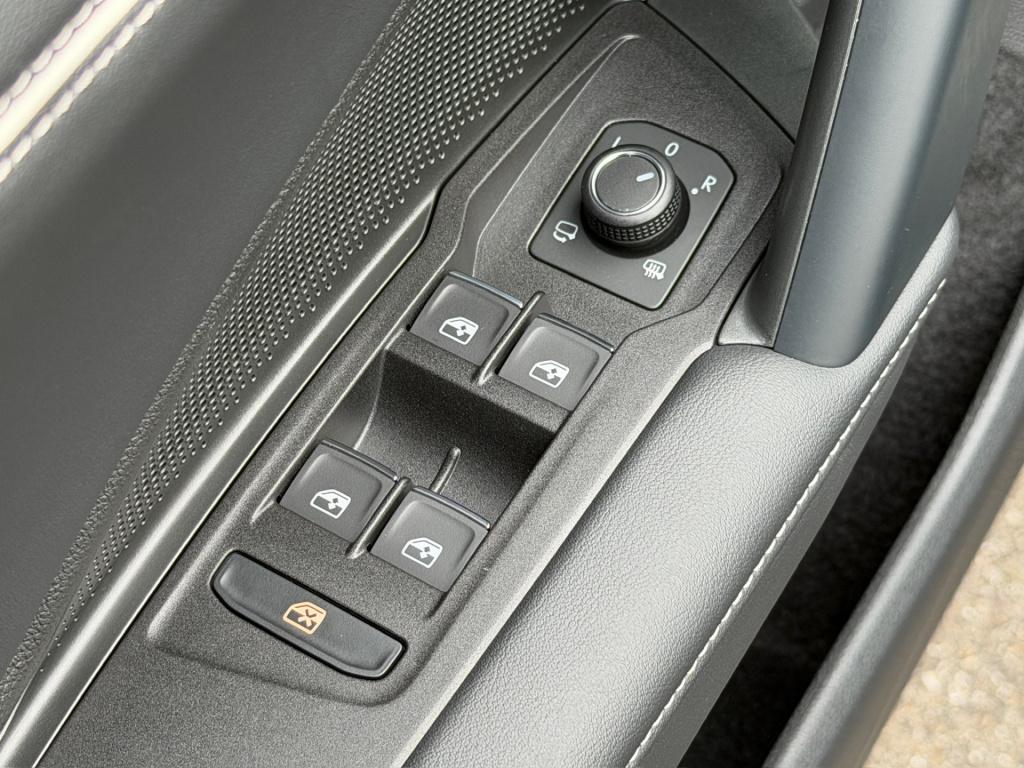 Volkswagen Tiguan 1.5 ehybrid elegance 204pk | trekhaak | 360 camera | dode