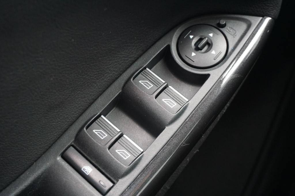 Ford Focus 1.0 titanium edition 1e eigenaar / navi / climate controle / cru