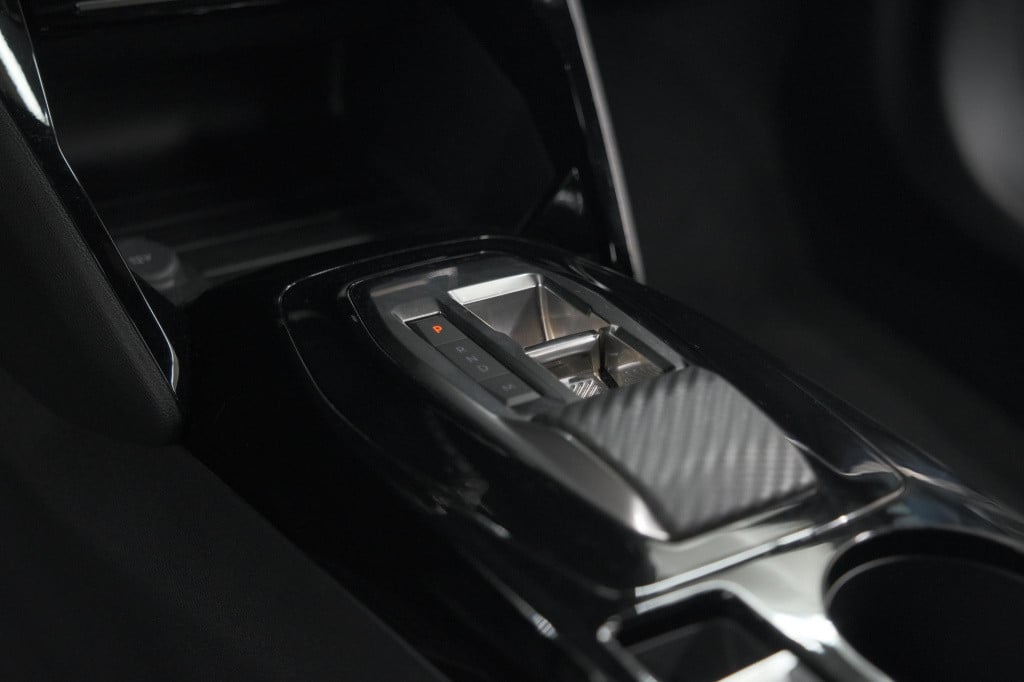 Peugeot 2008 puretech 130 eat8 gt | camera | apple carplay | parkeersensore