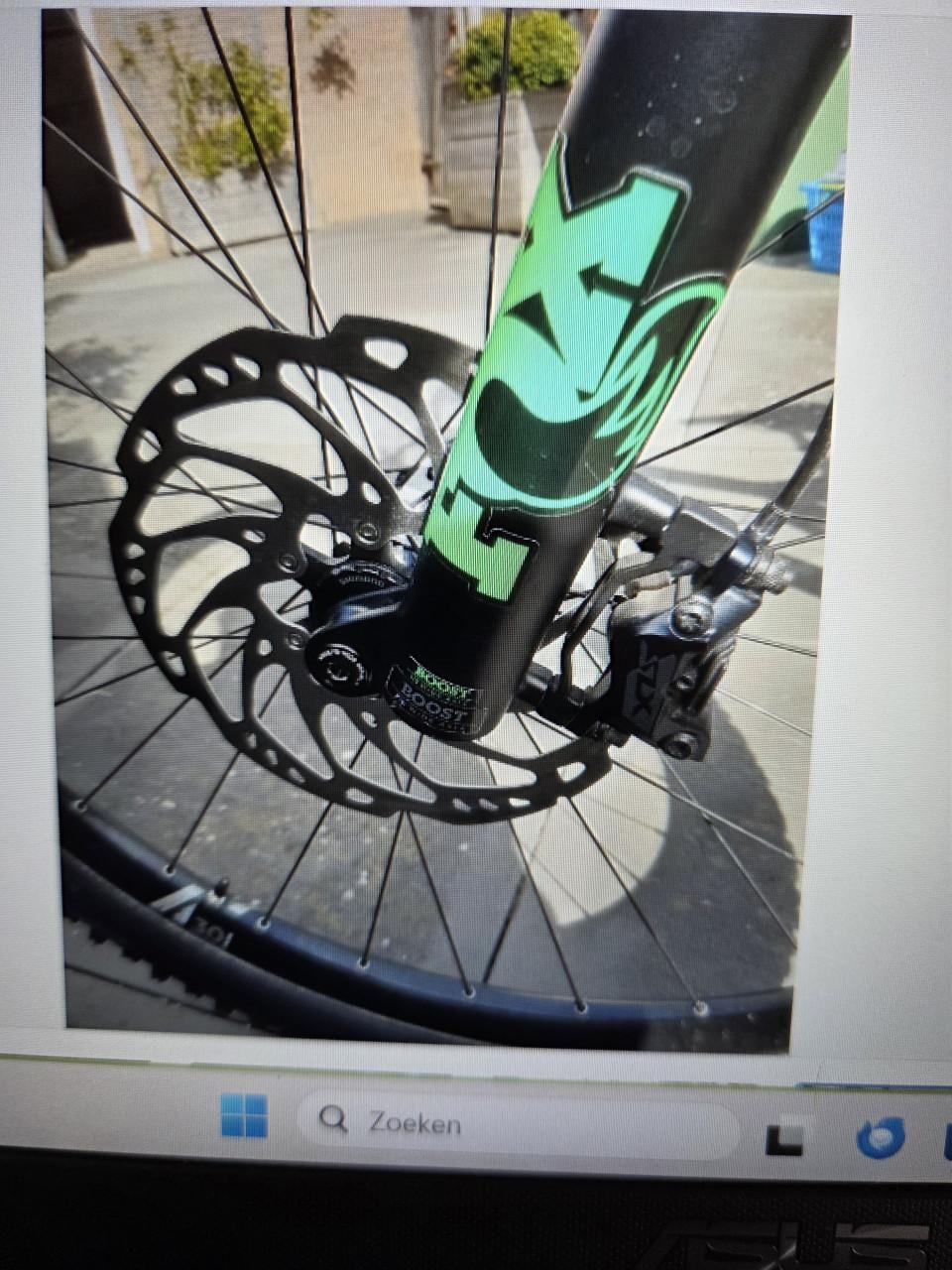 Downhill bike Vitus Sommet 29 full Suspension als nieuw.