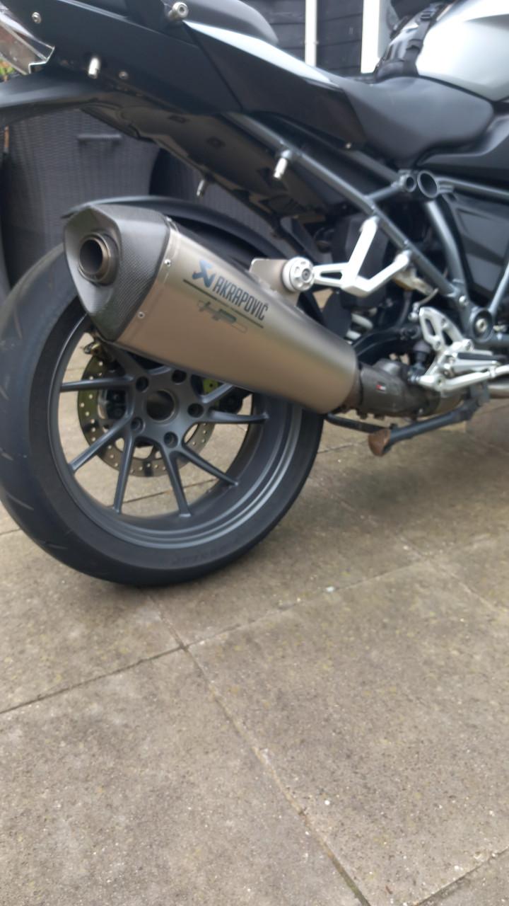 Akrapovic sport einddemper BMW R 1200 RS & R LC modeljaar 2015-