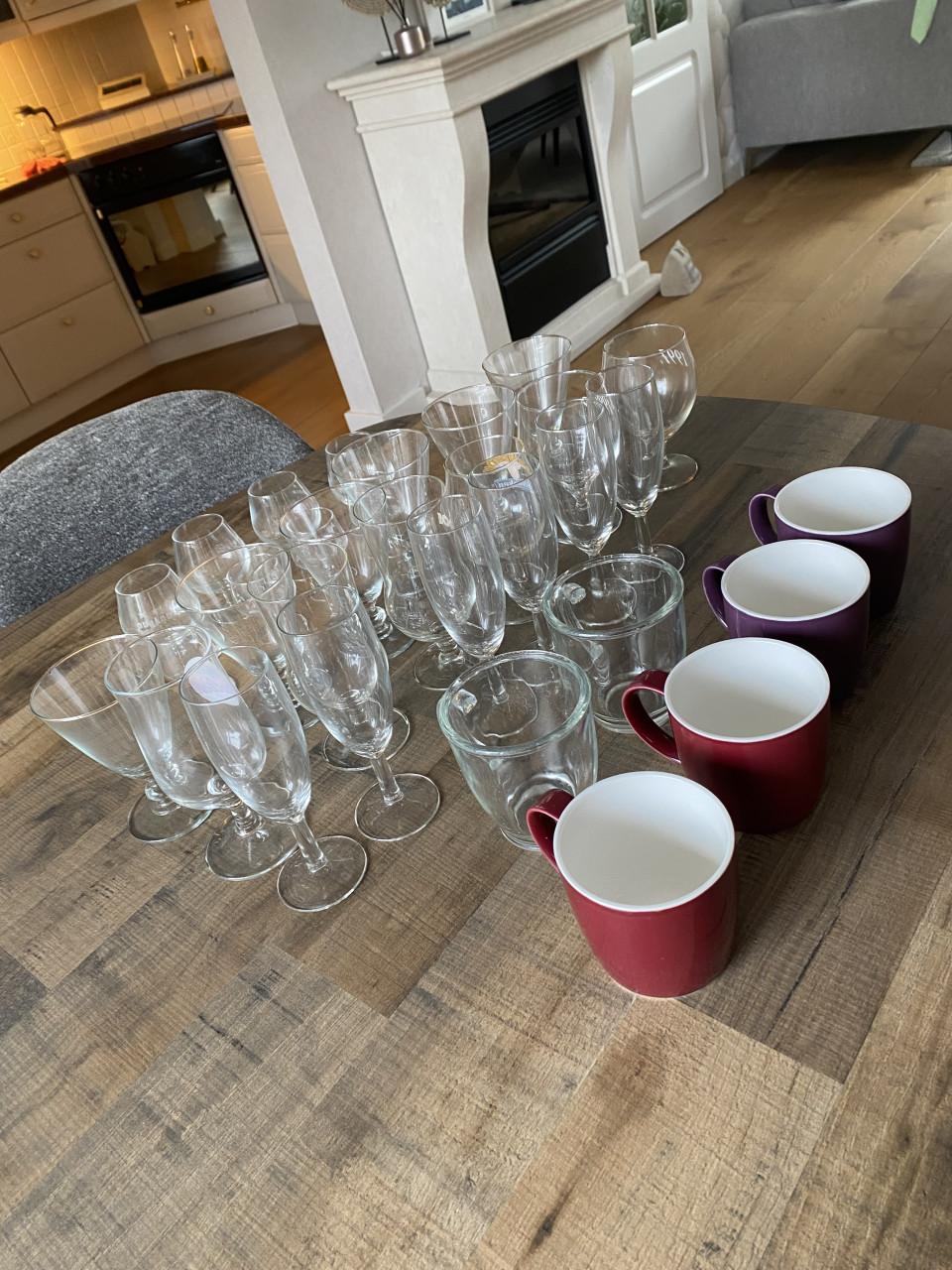 GRATIS OPHALEN glaswerk en mokken