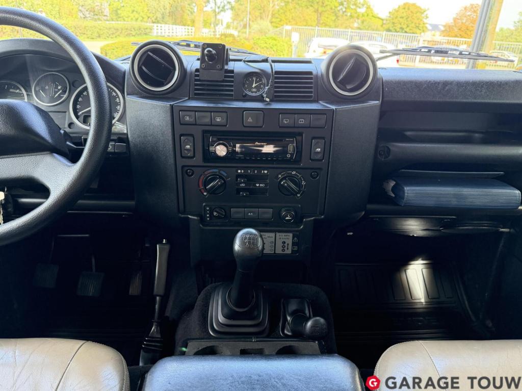 Land Rover Defender 2.4 td 90 sw se