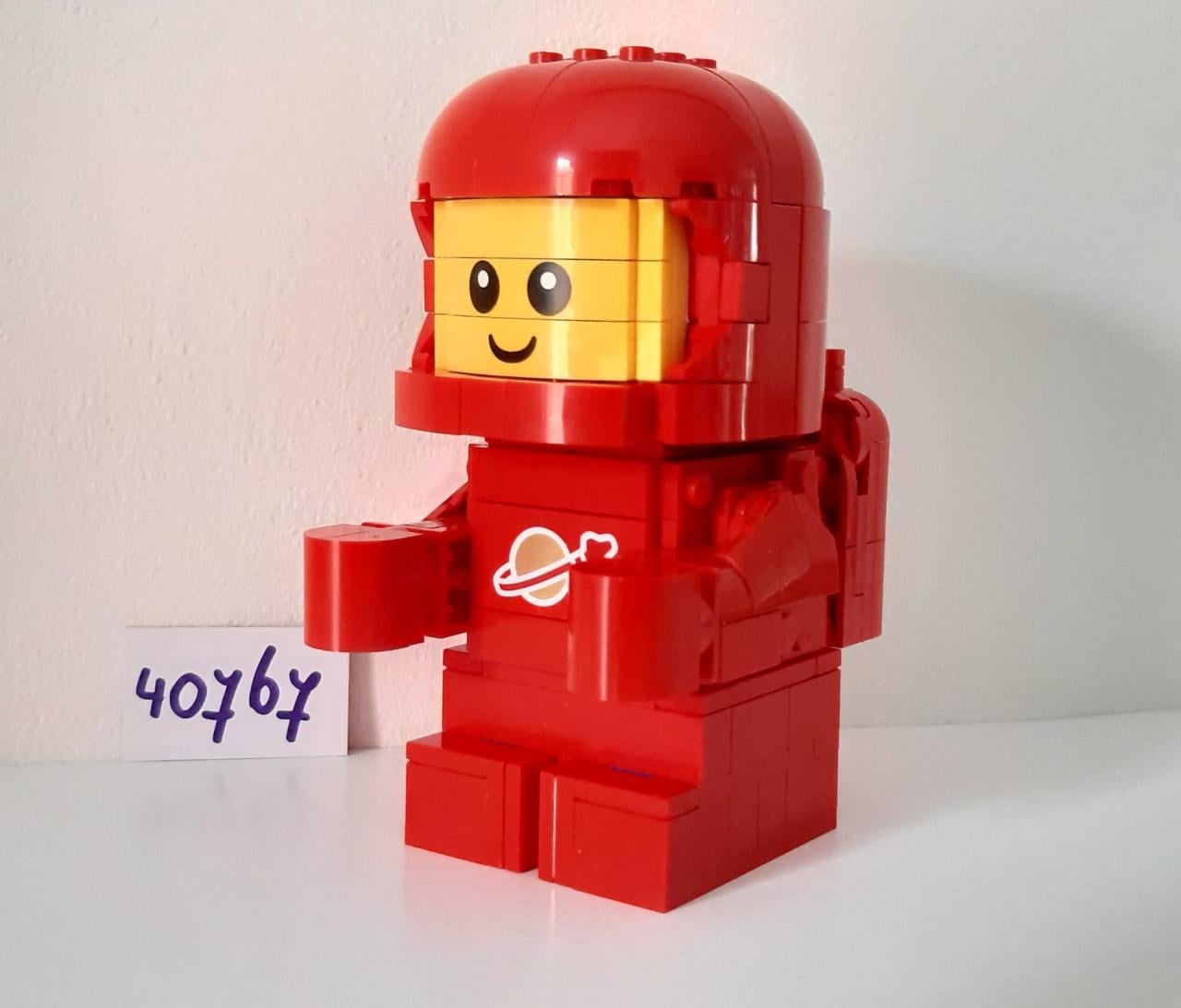 LEGO Space 40767: babyastronaut, Up-Scaled Baby Astronaut, limited edtiion