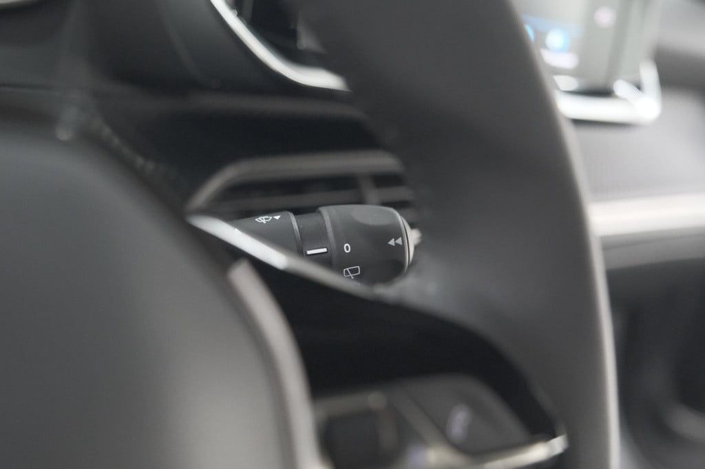 Peugeot 2008 puretech 130 active | camera | apple carplay | parkeersensoren