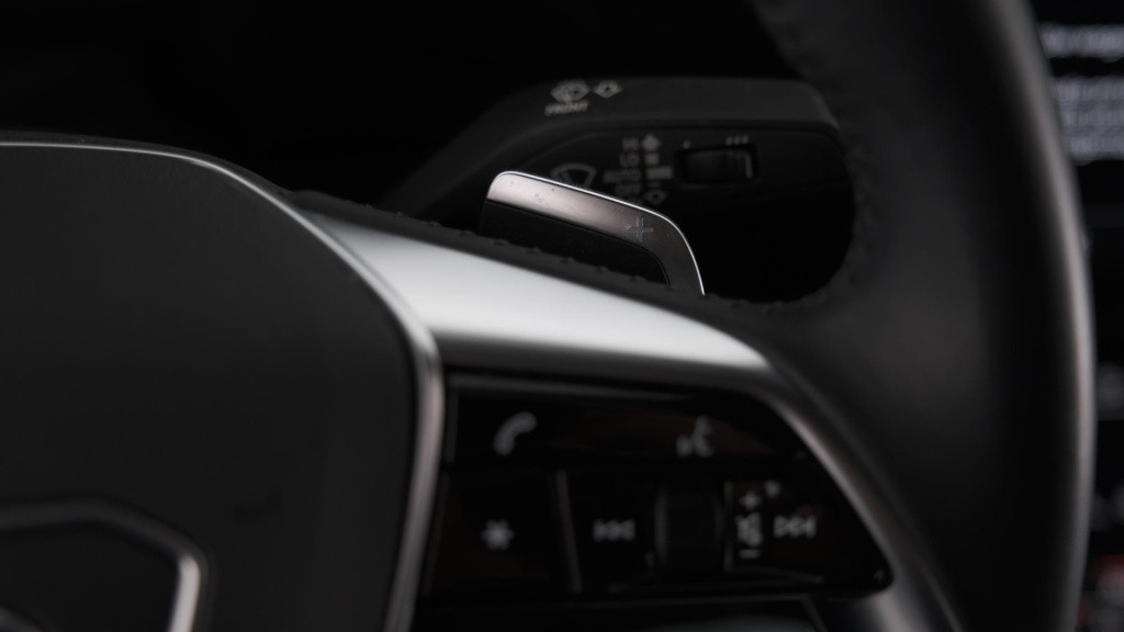 Audi E-tron sportback 55 quattro s edition 95 kwh 408 pk| head-up display |